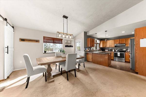 7607 S Grove Rd, Spokane, WA 99224