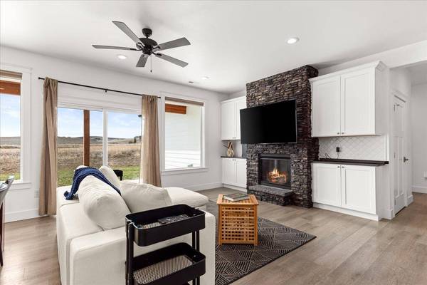 525 E Summit Ave, Reardan, WA 99029