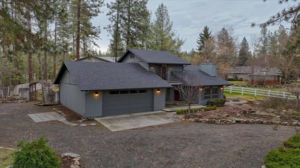 8906 N Aubrey L White Pkwy, Nine Mile Falls, WA 99026