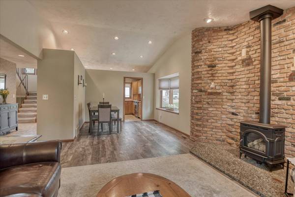 8906 N Aubrey L White Pkwy, Nine Mile Falls, WA 99026