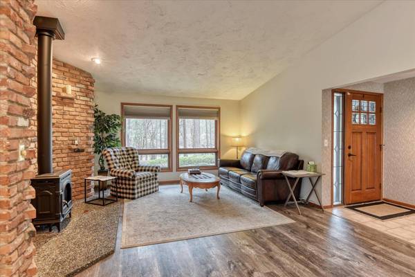 8906 N Aubrey L White Pkwy, Nine Mile Falls, WA 99026