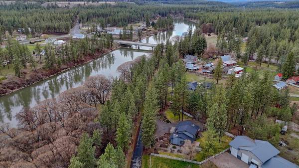 8906 N Aubrey L White Pkwy, Nine Mile Falls, WA 99026