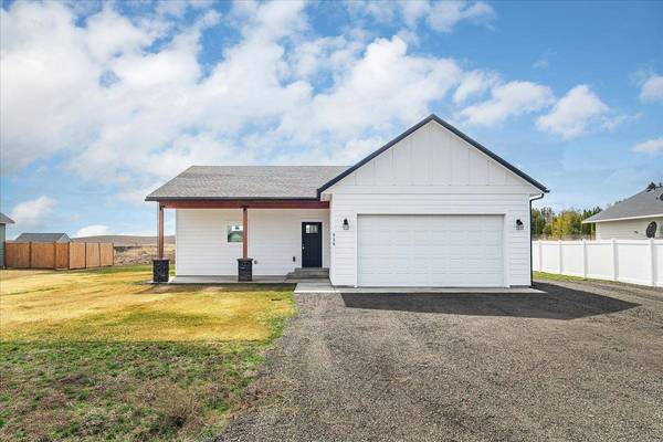 525 E Summit Ave, Reardan, WA 99029