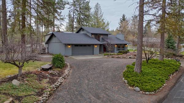 8906 N Aubrey L White Pkwy, Nine Mile Falls, WA 99026