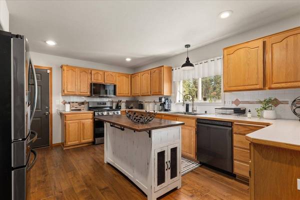 16503 N Mockingbird Ln, Nine Mile Falls, WA 99026