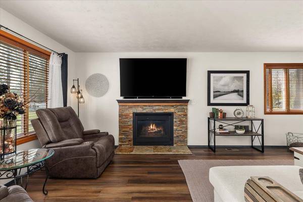 16503 N Mockingbird Ln, Nine Mile Falls, WA 99026