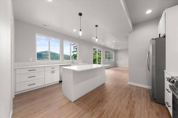 4107 Tamarack Beach Rd, Loon Lake, WA 99148