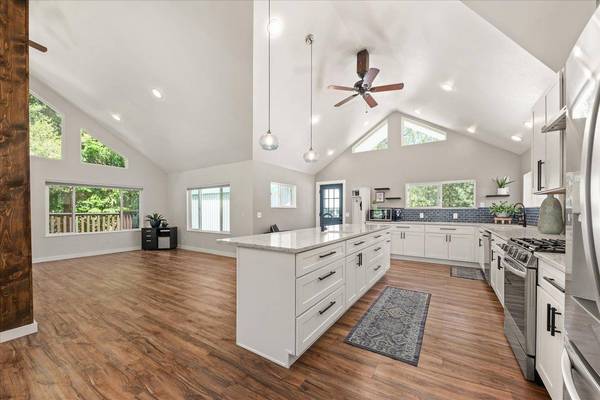 4312 J Grote Rd, Clayton, WA 99110