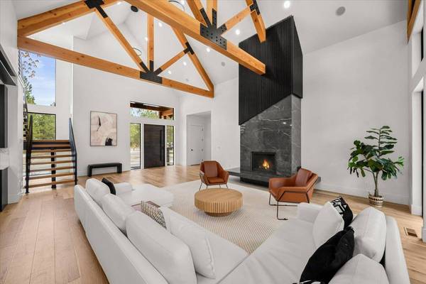 27603 N Bruce Rd, Chattaroy, WA 99003