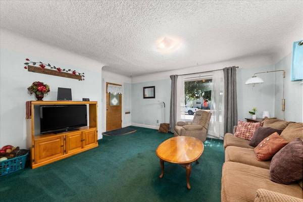 713 E Ermina Ave, Spokane, WA 99207