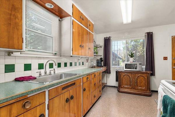 713 E Ermina Ave, Spokane, WA 99207