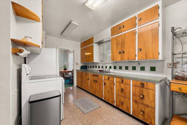 713 E Ermina Ave, Spokane, WA 99207