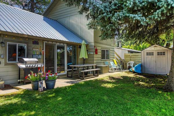 408000 Robbins Rd, Loon Lake, WA 99148