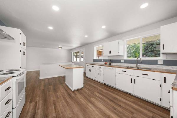 7014 N Howard St, Spokane, WA 99208