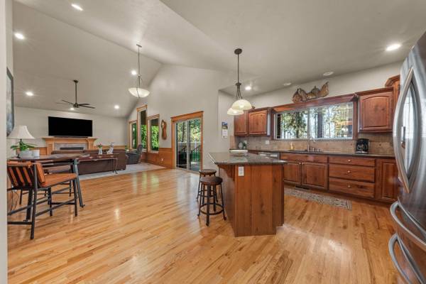 1220 E Fireside Ln, Spokane, WA 99208