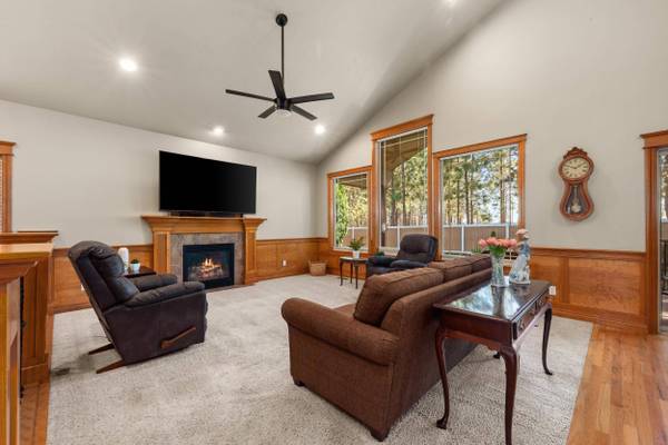 1220 E Fireside Ln, Spokane, WA 99208