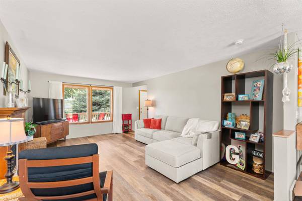 625 Golden Hills Dr, Cheney, WA 99004