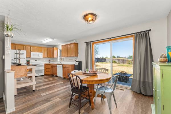 625 Golden Hills Dr, Cheney, WA 99004