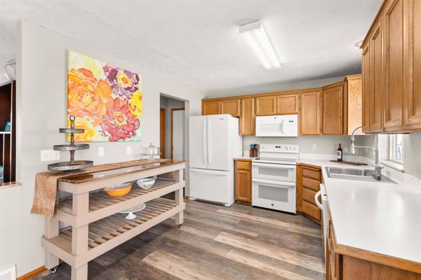 625 Golden Hills Dr, Cheney, WA 99004