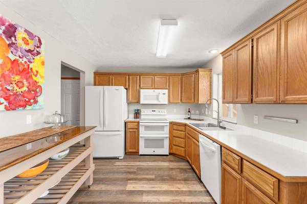 625 Golden Hills Dr, Cheney, WA 99004