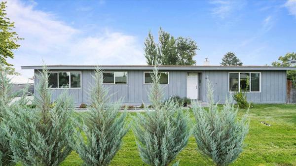 1607 S Vancouver, Kennewick, WA 99337