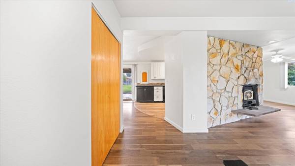 1607 S Vancouver, Kennewick, WA 99337