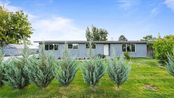 1607 S Vancouver, Kennewick, WA 99337