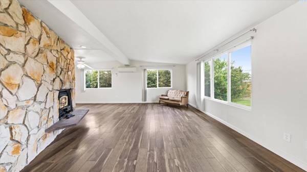 1607 S Vancouver, Kennewick, WA 99337