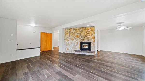 1607 S Vancouver, Kennewick, WA 99337