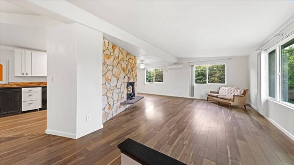 1607 S Vancouver, Kennewick, WA 99337