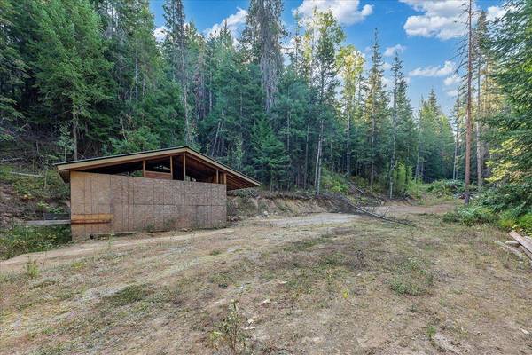 80 Virginia Ln, Newport, WA 99156