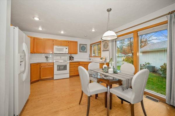 6415 N Royal Crescent Ln, Spokane, WA 99205