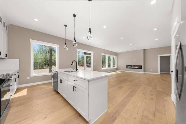 6571 Kate Dr, Nine Mile Falls, WA 99206