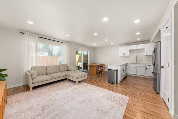 2401 E Longfellow Ave, Spokane, WA 99207