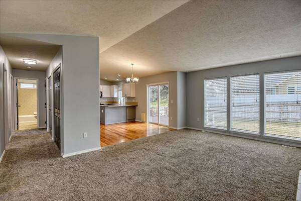 716 E Bonnie Lynn Ln, Colbert, WA 99005