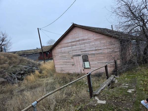 103 N B St, Sprague, WA 99032