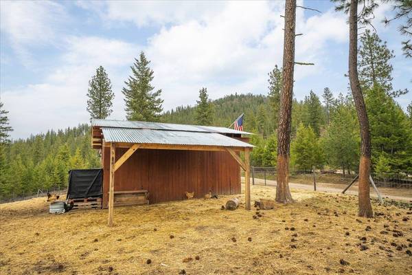 3977 B Garden SPot Rd, Loon Lake, WA 99148