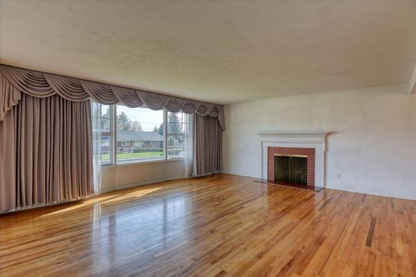 2016 W Courtland Ave, Spokane, WA 99205
