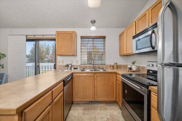 950 E Calkins Drive Dr, Spokane, WA 99208