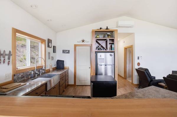 292 E Knob Hill E Rd, Republic, WA 99166