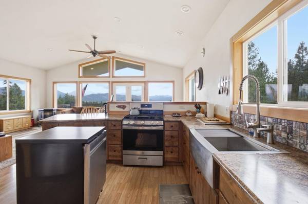 292 E Knob Hill E Rd, Republic, WA 99166