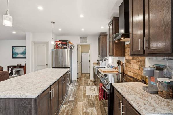 11914 E Laurel Rd, Elk, WA 99009