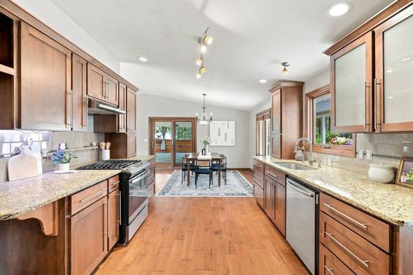 17317 N Saddle Hill Rd, Colbert, WA 99005