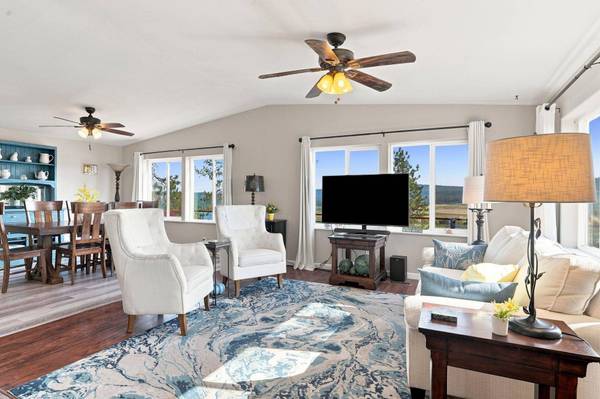6397 Villier Rd, Nine Mile Falls, WA 99026