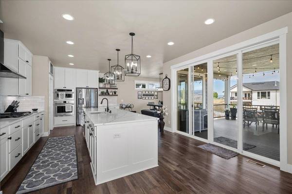 2327 S Fairmont Estates Dr, Greenacres, WA 99016