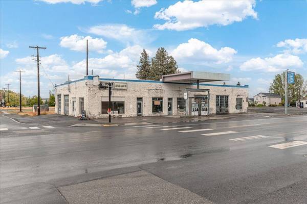 110 E Broadway Ave