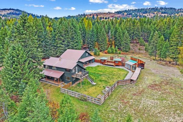 8 Dusty Trails Rd