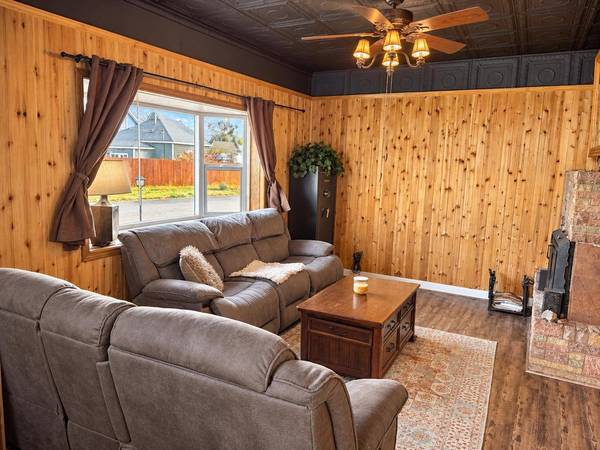 1403 W Shannon Ave, Spokane, WA 99205