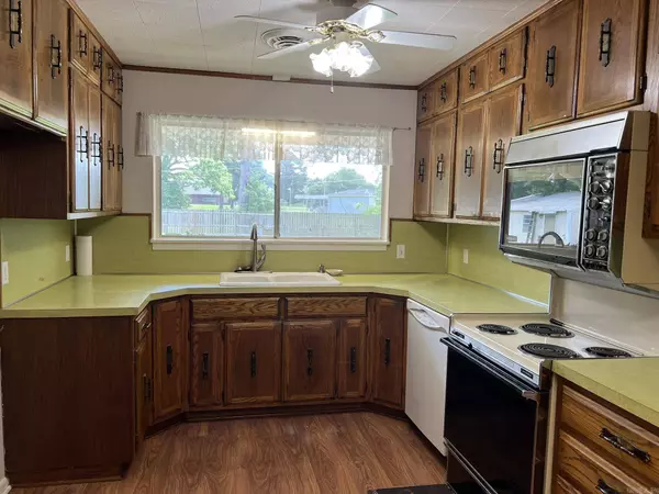 17 Hagan Drive, Pine Bluff, AR 71603