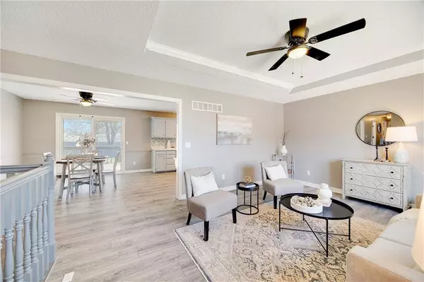 2111 N Colony LN, Independence, MO 64058